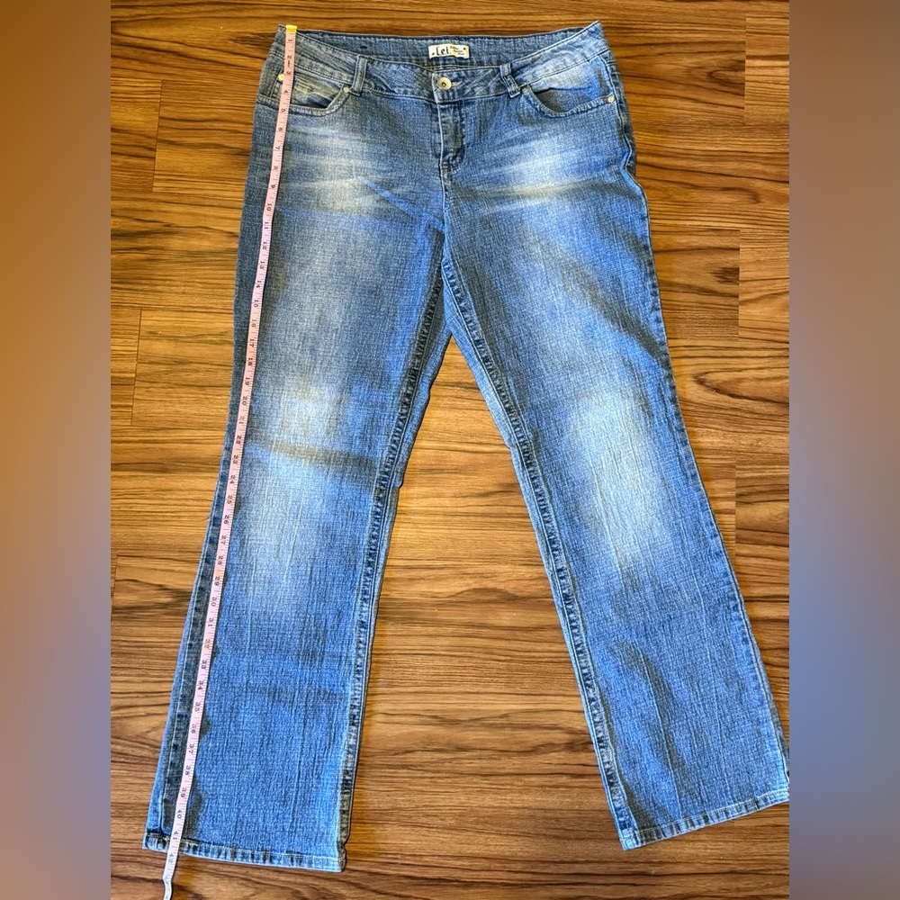 Lei Ashley Low Rise Bootcut Jeans | Junior Size 17 Long | Light Wash